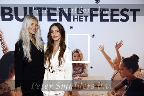 Utrecht 28 september 2020
Premiere buiten is het beter tijdens het nederlands film festival.
Cassidy Roeks met een vriendin