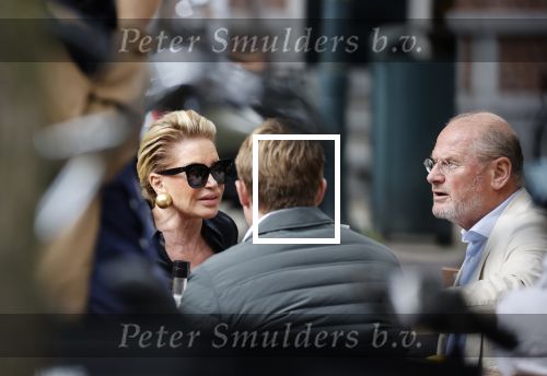 Amsterdam 23 september 2020
Connie Witteman met haar ex vriend Frans v Maarschalkerwaart op terras op de cornelis schuytstraat