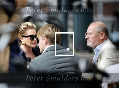 Amsterdam 23 september 2020
Connie Witteman met haar ex vriend Frans v Maarschalkerwaart op terras op de cornelis schuytstraat