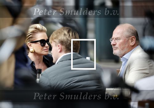Amsterdam 23 september 2020
Connie Witteman met haar ex vriend Frans v Maarschalkerwaart op terras op de cornelis schuytstraat