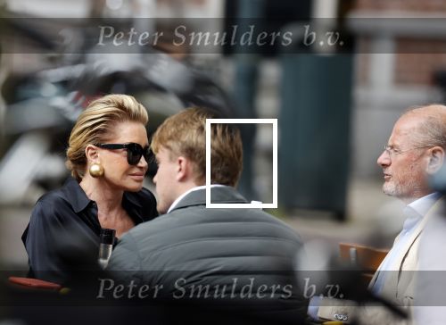 Amsterdam 23 september 2020
Connie Witteman met haar ex vriend Frans v Maarschalkerwaart op terras op de cornelis schuytstraat