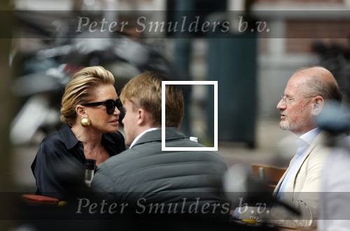 Amsterdam 23 september 2020
Connie Witteman met haar ex vriend Frans v Maarschalkerwaart op terras op de cornelis schuytstraat