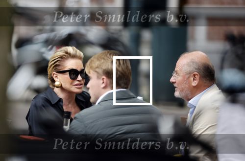Amsterdam 23 september 2020
Connie Witteman met haar ex vriend Frans v Maarschalkerwaart op terras op de cornelis schuytstraat
