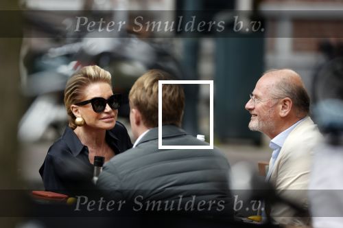 Amsterdam 23 september 2020
Connie Witteman met haar ex vriend Frans v Maarschalkerwaart op terras op de cornelis schuytstraat