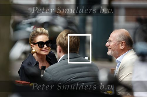 Amsterdam 23 september 2020
Connie Witteman met haar ex vriend Frans v Maarschalkerwaart op terras op de cornelis schuytstraat