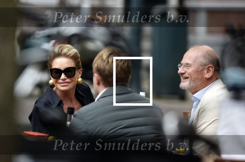 Amsterdam 23 september 2020
Connie Witteman met haar ex vriend Frans v Maarschalkerwaart op terras op de cornelis schuytstraat