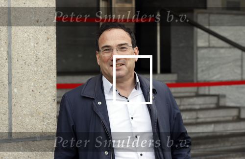 Arnhem 12 oktober 2020
Rechtszaak tussen Judith Pietersen bijgestaan door Paardenadvocaat Luc Schelstraete en Dan Brown\'s ex-vrouw Blythe ivm een paard dat Judith gekregen heeft van haar vriend Dan Brown. Woordvoerder van Blythe Brown David Brilleslijper is ook aanwezig
