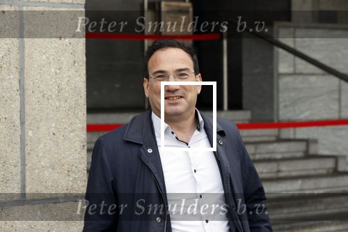 Arnhem 12 oktober 2020
Rechtszaak tussen Judith Pietersen bijgestaan door Paardenadvocaat Luc Schelstraete en Dan Brown\'s ex-vrouw Blythe ivm een paard dat Judith gekregen heeft van haar vriend Dan Brown. Woordvoerder van Blythe Brown David Brilleslijper is ook aanwezig