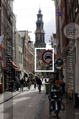 Amsterdam 27 september 2020
Expositie Davide Heijmans . De expositie heet 24/24 San remo en  hangt bij restaurant La Trattoria Di Donna Sofia in de Jordaan. de Westertoren