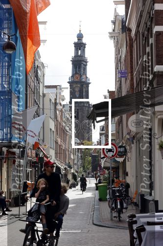Amsterdam 27 september 2020
Expositie Davide Heijmans . De expositie heet 24/24 San remo en  hangt bij restaurant La Trattoria Di Donna Sofia in de Jordaan. de Westertoren