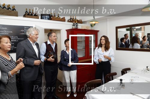 Amsterdam 27 september 2020
Expositie Davide Heijmans . De expositie heet 24/24 San remo en  hangt bij restaurant La Trattoria Di Donna Sofia in de Jordaan. Dirk Scheringa met zijn vrouw