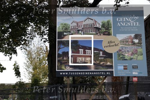 Abcoude 9 oktober 2020
In Abcoude wonen tegenwoordig heel veel bekende Nederlanders .
Het huis van Eva Jinek