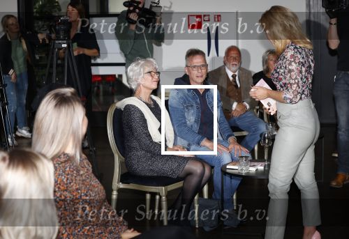 Amsterdam 25 mei 2020
Boekpresentatie Fien Vermeulen in het college Hotel. Fien met haar ouders
