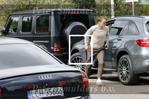 Amsterdam 24 september 2020
Frank de Boer doet boodschappen in Amsterdam zuid. Hij rijdt nog in een mercedes met een USA kenteken