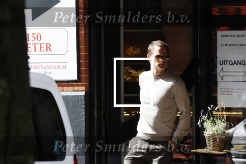 Amsterdam 24 september 2020
Frank de Boer doet boodschappen in Amsterdam zuid. Hij rijdt nog in een mercedes met een USA kenteken