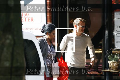Amsterdam 24 september 2020
Frank de Boer doet boodschappen in Amsterdam zuid. Hij rijdt nog in een mercedes met een USA kenteken