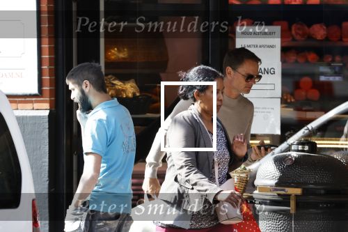 Amsterdam 24 september 2020
Frank de Boer doet boodschappen in Amsterdam zuid. Hij rijdt nog in een mercedes met een USA kenteken