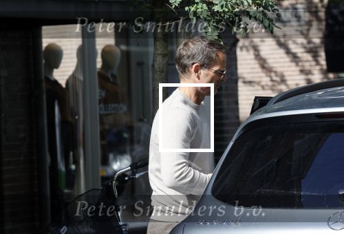 Amsterdam 24 september 2020
Frank de Boer doet boodschappen in Amsterdam zuid. Hij rijdt nog in een mercedes met een USA kenteken