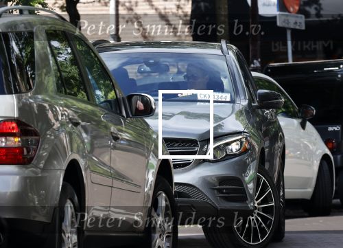 Amsterdam 24 september 2020
Frank de Boer doet boodschappen in Amsterdam zuid. Hij rijdt nog in een mercedes met een USA kenteken