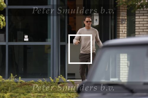 Amsterdam 24 september 2020
Frank de Boer doet boodschappen in Amsterdam zuid. Hij rijdt nog in een mercedes met een USA kenteken
