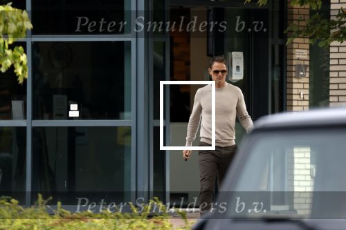 Amsterdam 24 september 2020
Frank de Boer doet boodschappen in Amsterdam zuid. Hij rijdt nog in een mercedes met een USA kenteken