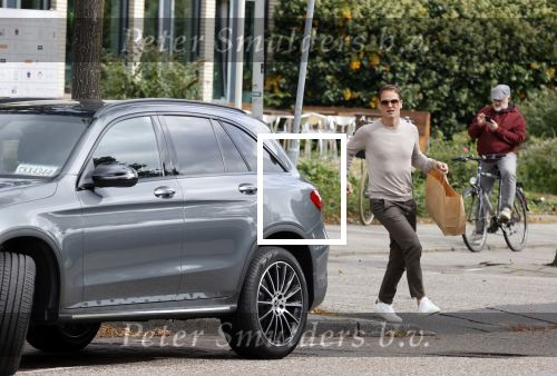 Amsterdam 24 september 2020
Frank de Boer doet boodschappen in Amsterdam zuid. Hij rijdt nog in een mercedes met een USA kenteken