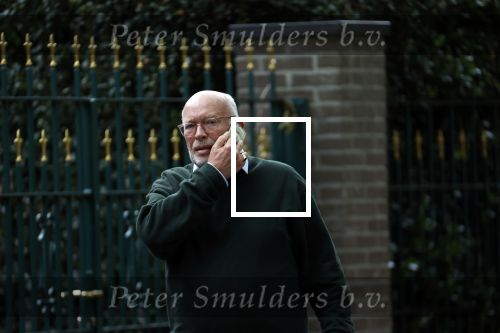 Amsterdam 23 september 2020
Frans Mulder bellend op straat in Amsterdam zuid