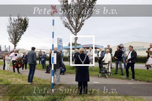 Anna Pauwlona 26 september 2020
Gerard Joling is bij de onthulling van een herdenkingsplakaat van een neergestort vliegtuig in 2e wereldoorlog. Cor de vriend van zijn moeder werd geeerd .