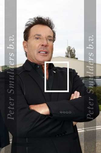 Anna Pauwlona 26 september 2020
Gerard Joling is bij de onthulling van een herdenkingsplakaat van een neergestort vliegtuig in 2e wereldoorlog. Cor de vriend van zijn moeder werd geeerd .