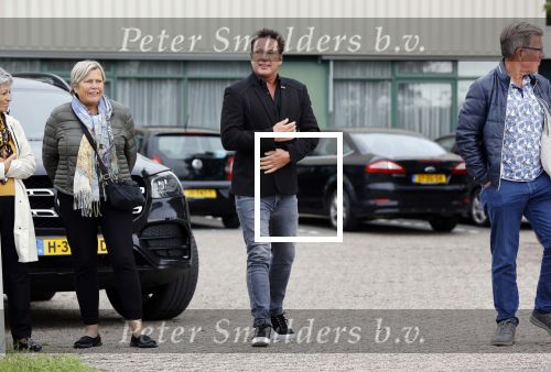 Anna Pauwlona 26 september 2020
Gerard Joling is bij de onthulling van een herdenkingsplakaat van een neergestort vliegtuig in 2e wereldoorlog. Cor de vriend van zijn moeder werd geeerd .