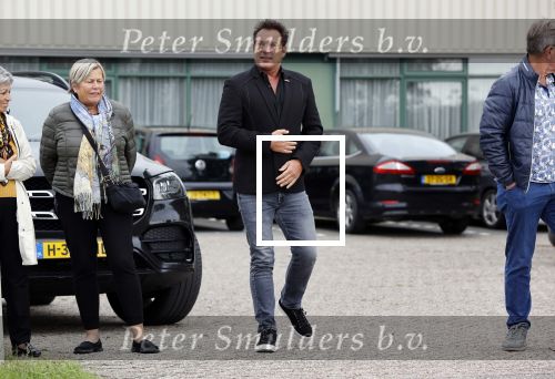 Anna Pauwlona 26 september 2020
Gerard Joling is bij de onthulling van een herdenkingsplakaat van een neergestort vliegtuig in 2e wereldoorlog. Cor de vriend van zijn moeder werd geeerd .