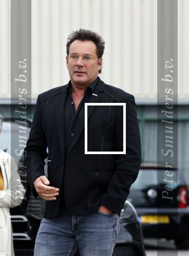 Anna Pauwlona 26 september 2020
Gerard Joling is bij de onthulling van een herdenkingsplakaat van een neergestort vliegtuig in 2e wereldoorlog. Cor de vriend van zijn moeder werd geeerd .