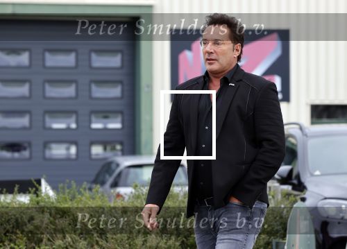 Anna Pauwlona 26 september 2020
Gerard Joling is bij de onthulling van een herdenkingsplakaat van een neergestort vliegtuig in 2e wereldoorlog. Cor de vriend van zijn moeder werd geeerd .