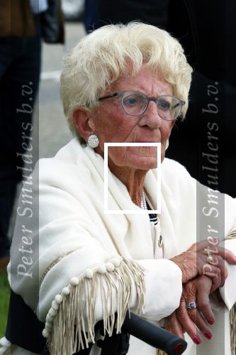 Anna Pauwlona 26 september 2020
Gerard Joling is bij de onthulling van een herdenkingsplakaat van een neergestort vliegtuig in 2e wereldoorlog. Cor de vriend van zijn moeder werd geeerd .