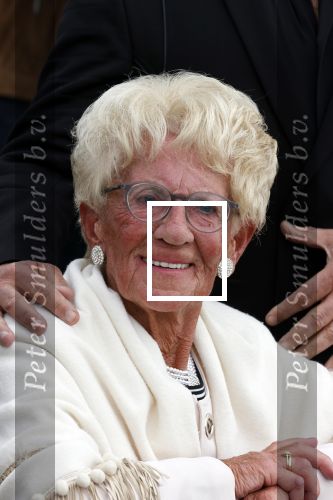 Anna Pauwlona 26 september 2020
Gerard Joling is bij de onthulling van een herdenkingsplakaat van een neergestort vliegtuig in 2e wereldoorlog. Cor de vriend van zijn moeder werd geeerd .