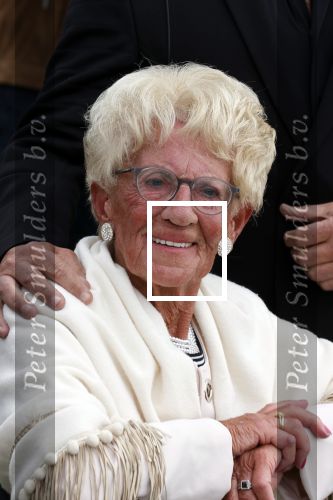 Anna Pauwlona 26 september 2020
Gerard Joling is bij de onthulling van een herdenkingsplakaat van een neergestort vliegtuig in 2e wereldoorlog. Cor de vriend van zijn moeder werd geeerd .