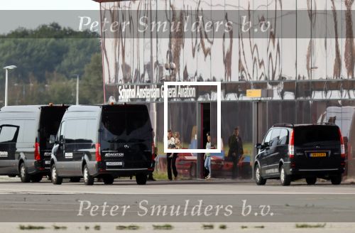 Schiphol Oost 17 september 2020
Gigi Ravelli en haar kind vliegen vanaf schiphol oost met een prive vliegtuig naar een buitenlandse bestemming. Ook vriendinnen en hun kinderen vliegen mee.