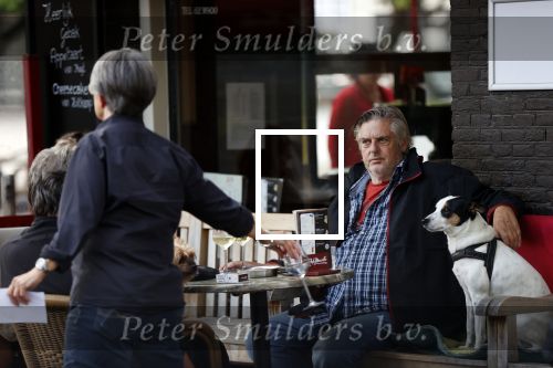 Amsterdam 29 september 2020
Hans v d Togt met vriendinnen en hondjes op terras