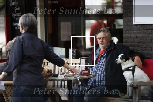 Amsterdam 29 september 2020
Hans v d Togt met vriendinnen en hondjes op terras