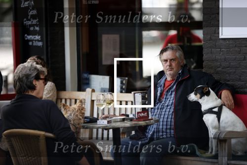 Amsterdam 29 september 2020
Hans v d Togt met vriendinnen en hondjes op terras