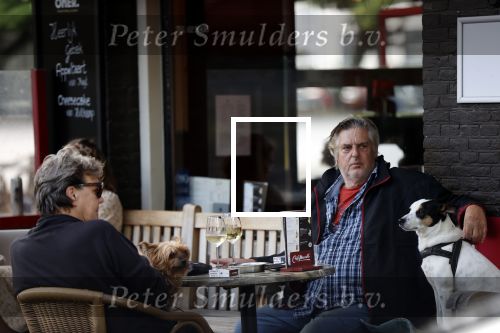 Amsterdam 29 september 2020
Hans v d Togt met vriendinnen en hondjes op terras