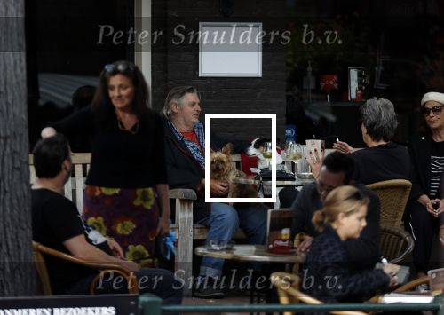 Amsterdam 29 september 2020
Hans v d Togt met vriendinnen en hondjes op terras