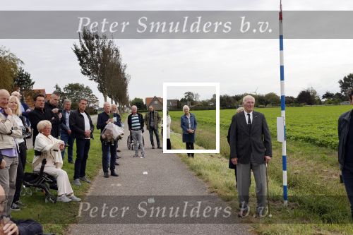 Anna Pauwlona 26 september 2020
Gerard Joling is bij de onthulling van een herdenkingsplakaat van een neergestort vliegtuig in 2e wereldoorlog. Cor de vriend van zijn moeder werd geeerd .
