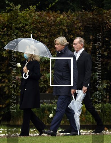 Naarden 8 oktober 2020
Begrafenis Jan des Bouvrie  op algemene begraafplaats Nieuw Valkeveen.
Jan Wieger v d Linden met vrouw