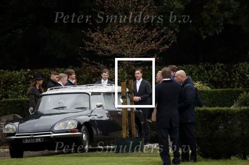 Naarden 8 oktober 2020
Begrafenis Jan des Bouvrie  op algemene begraafplaats Nieuw Valkeveen.
o a Zoons Jan Jr Jean Marc Marc Schroder en Bob Wisse droegen de kist