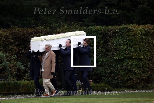 Naarden 8 oktober 2020
Begrafenis Jan des Bouvrie  op algemene begraafplaats Nieuw Valkeveen.
o a Zoons Jan Jr Jean Marc Marc Schroder en Bob Wisse droegen de kist