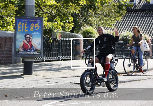 Amsterdam 19 september 2020
Johnny Heitinga op zijn electrische fiets