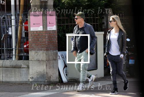 Amsterdam 19 september 2020
Johnny de Mol met zijn vrouw Anouk op het museumplein