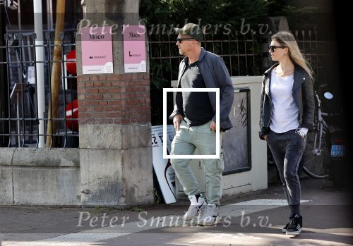 Amsterdam 19 september 2020
Johnny de Mol met zijn vrouw Anouk op het museumplein