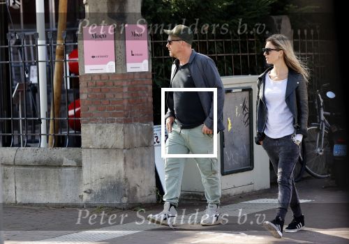 Amsterdam 19 september 2020
Johnny de Mol met zijn vrouw Anouk op het museumplein